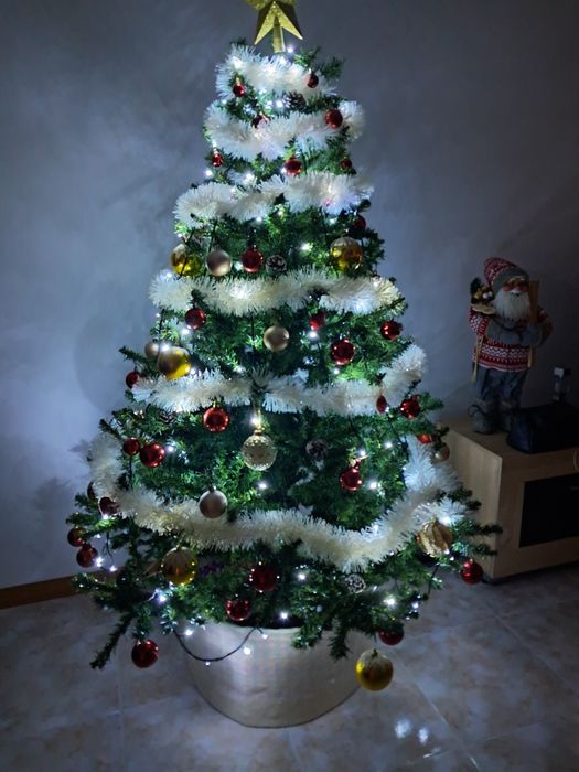 Árvore de Natal medida 1,80 só cor verde