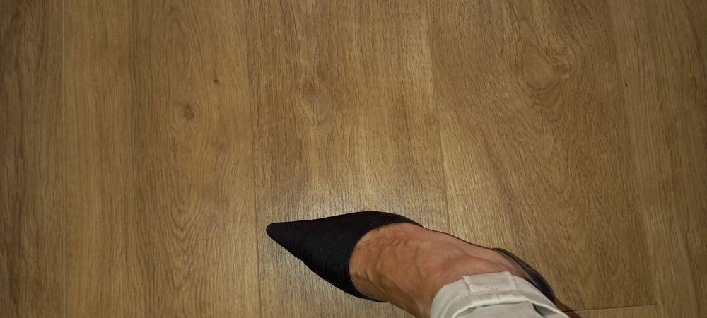 Sapato de cerimónia com ligeiro brilho em pele