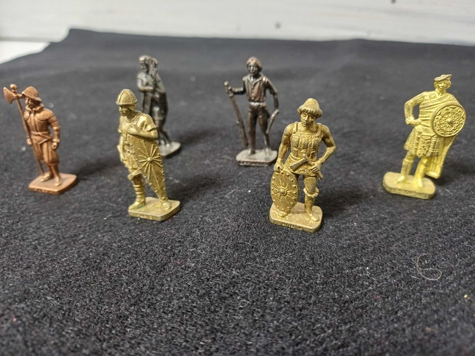 Figuras em metal 6 unidades