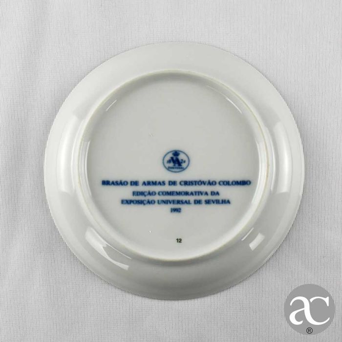 Prato em porcelana Vista Alegre, brasão de armas de Cristóvão Colombo