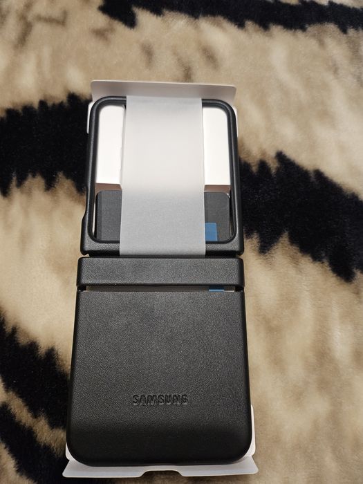 Чохол бампер Samsung Galaxy Flip 5 новий