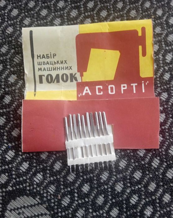 швейна машинка ножна Подолка у зборі зі столом. Раритет , антикваріат