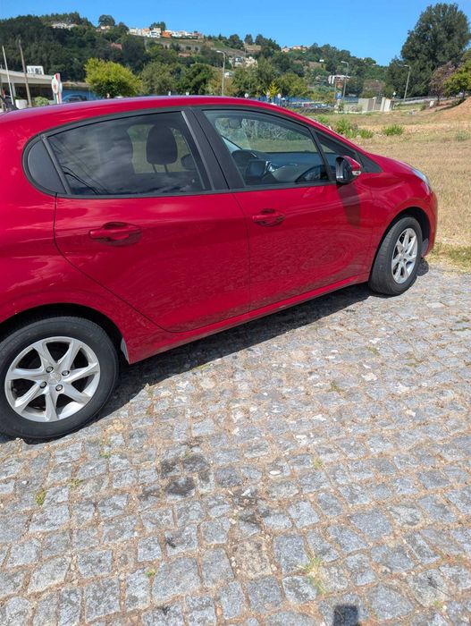 Peugeot 208 — fotografia 12
