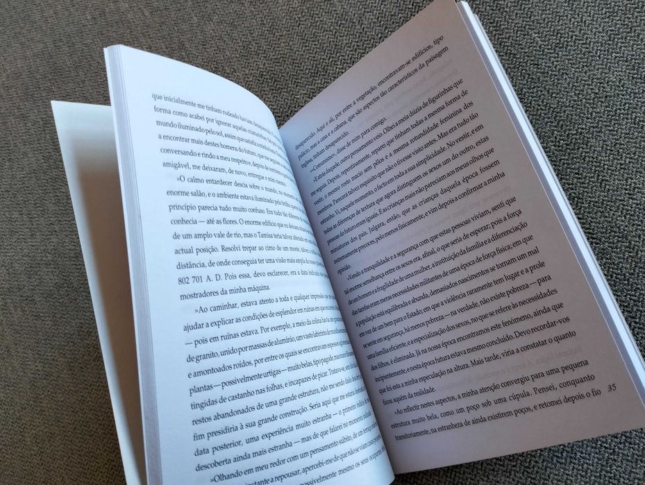 Livro "A máquina do tempo" de H. G. Wells