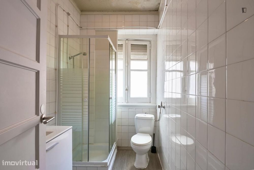 Quarto - localizado em Marquês de Pombal Lisbon