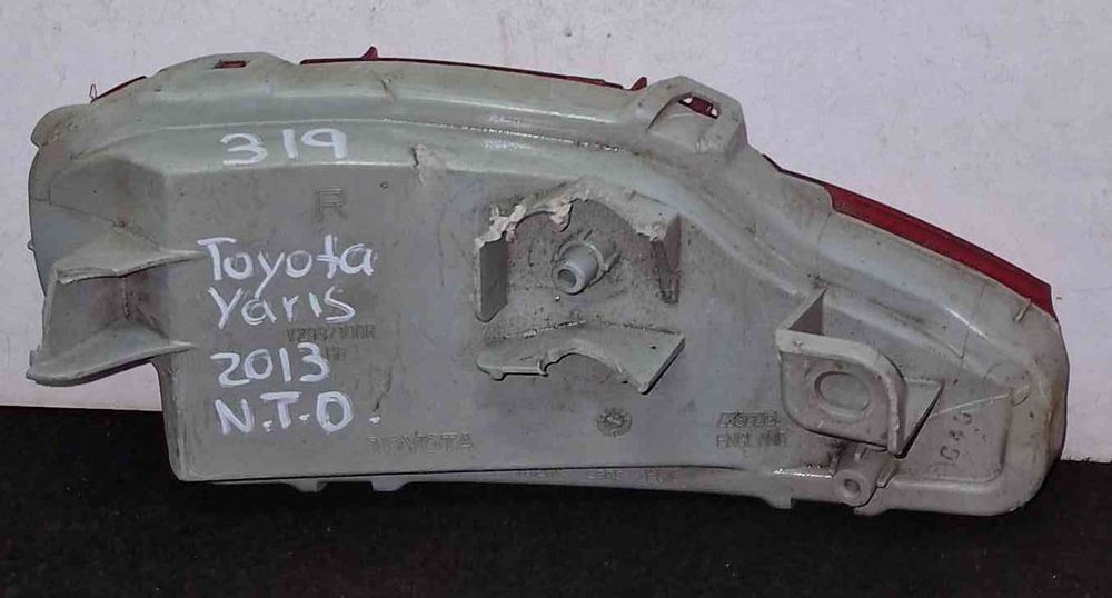 Farolim Nevoeiro Trás Direito - TOYOTA YARIS