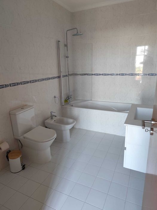 T2 Arrendamento com garagem fechada e terraço