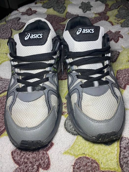 Продам кросівки Asics