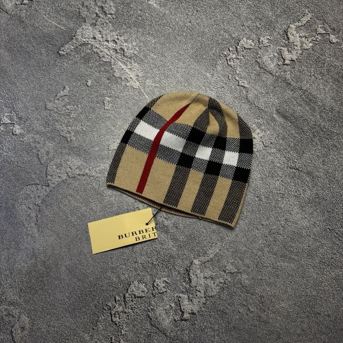 Щапка Burberry в клітинку нова