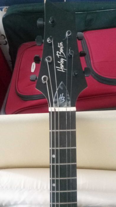 Vendo 2 guitarras uma ária e Harley Benton de 7 cordas