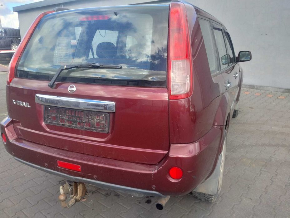 klapa tył tylna szyba Nissan X-trail T30 lakier AX5, części