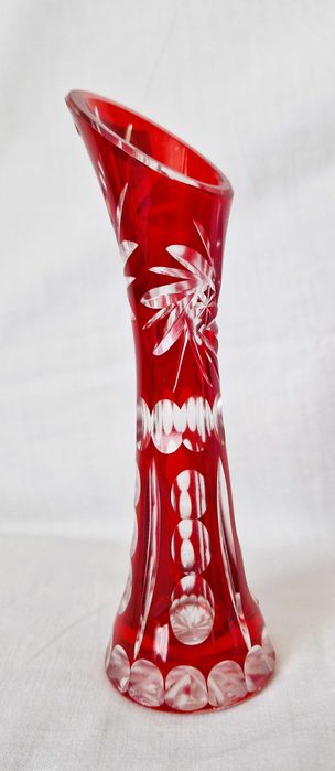 Elegancki Rubinowy Kryształ 24% PbO – Wazon Crystal – Ręczny Szlif