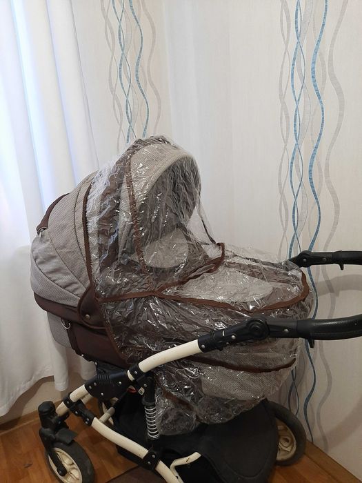 Коляска дитяча, столик для годування. Придане дитяче до року.