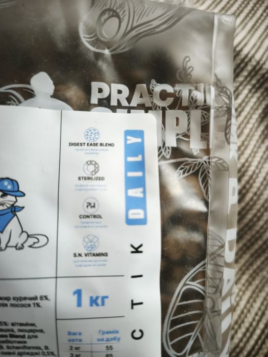 Корм для котів Practik