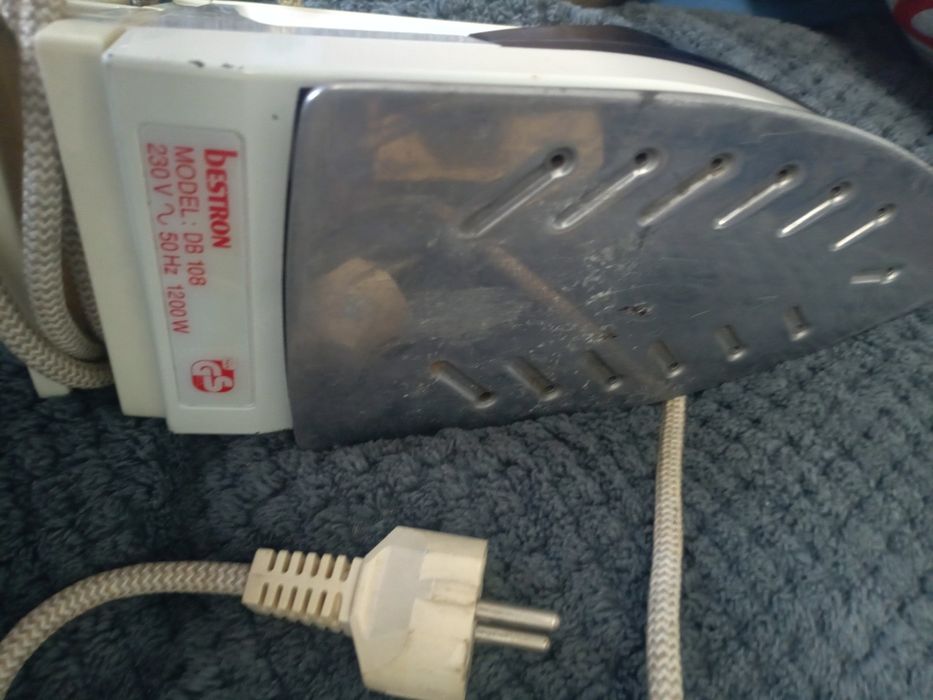 Żelazko moc 1200 W parowe parownica