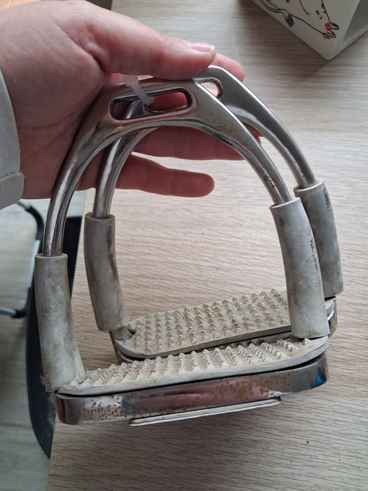 Strzemiona bezpieczne dla dorosłych