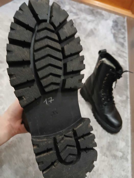 Продам чобітки дитячі