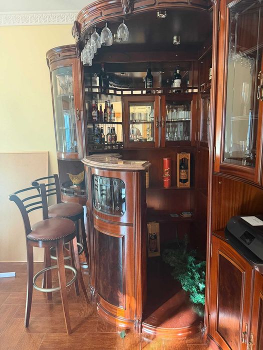 Bar de Sala em Madeira Maciça/Clássico com Vitrines – Completo