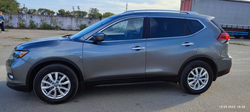 Nissan Rogue 2017  SV premium