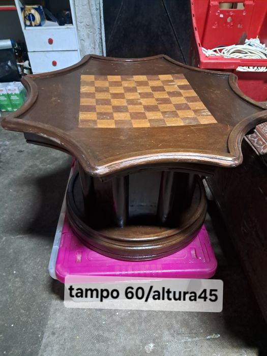 Mesa de jogo em madeira