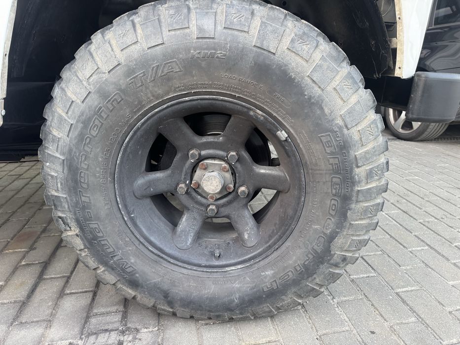 5 pneus BFGoodrich mud terrain 255-85R16 + 5 jantes Land Rover