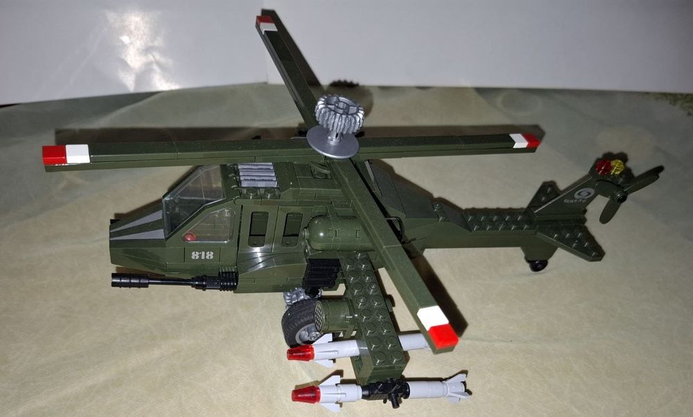 Лего "Військовий вертоліт"