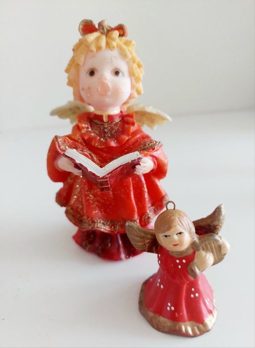 Biały aniołek świąteczny