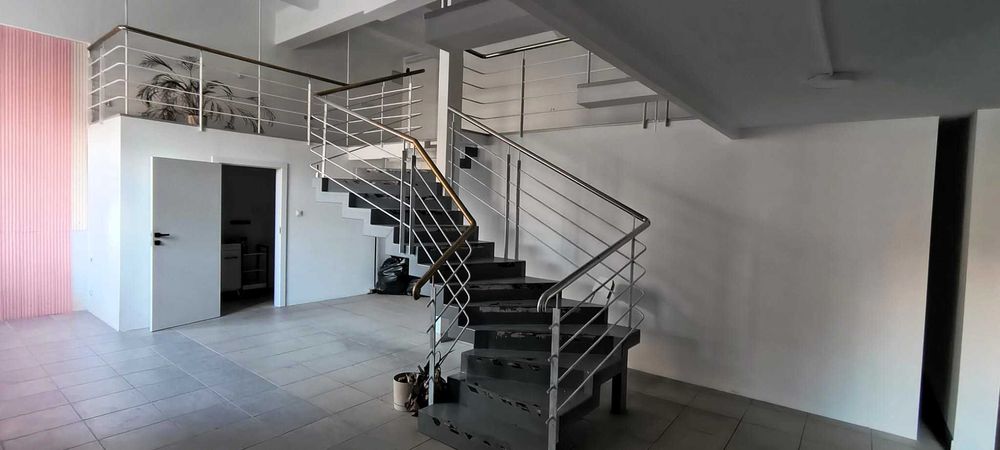 Wynajem lokalu usługowego z parkingami w centrum Katowic - 163,91 m2