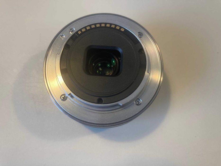 Obiektyw Sony SEL16F28