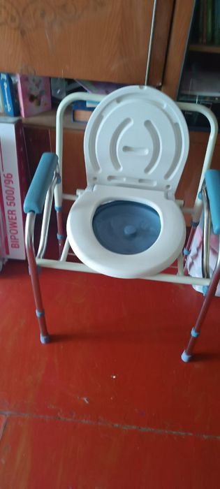 Крісло-туалет (для літніх людей)