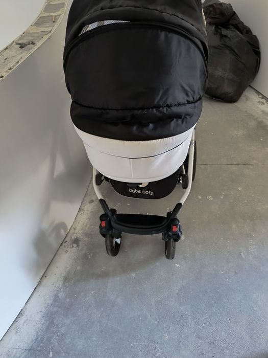 Wózek dziecięcy LAMEIRO biało -czarny  4w1 Fotelik + Baza Isofix