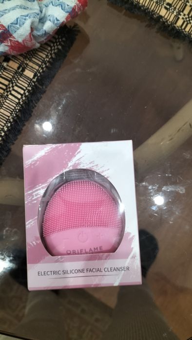 Aparelho de limpeza de pele da Marca Oriflame