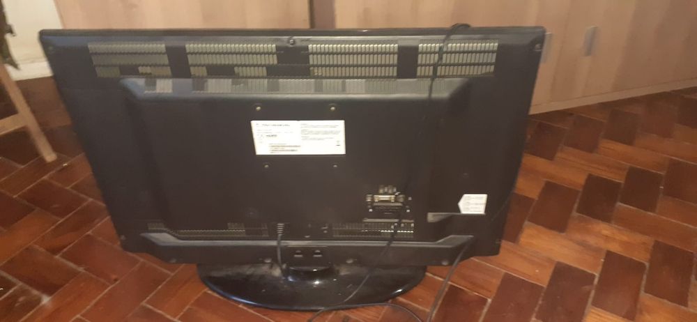 Vendo tv crown de 32 polegadas só não tem  comando