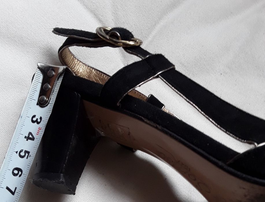 Sapatos de senhora pretos com dourado, marca Sorriso, Tam 36 meio