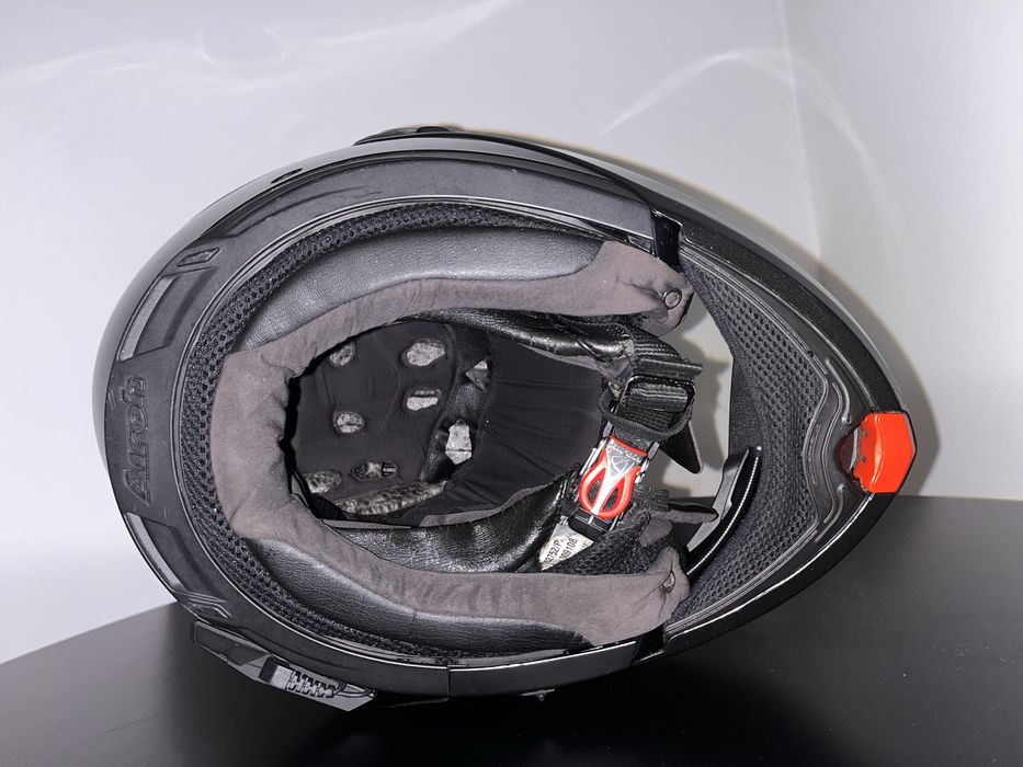 Capacete Airoh modular com intercomunicador