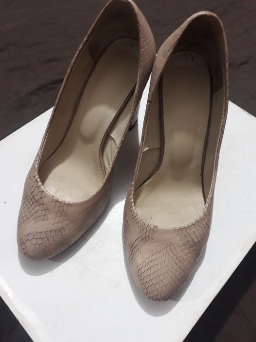 Туфлі жіночі бежеві