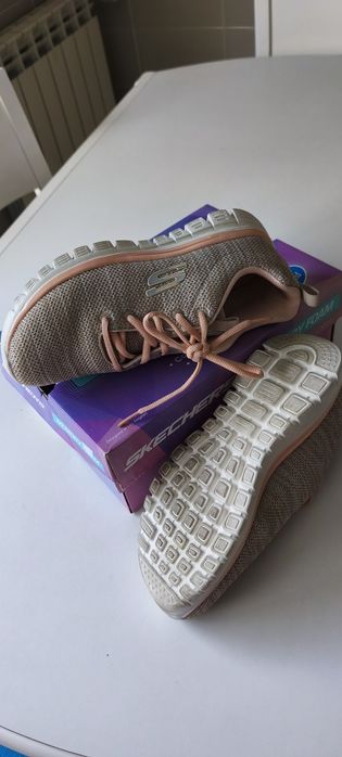 Sapatilhas de senhora n. 37 marca Skechers  Memory Foam