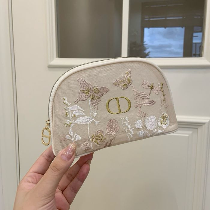 Лімітована косметичка Dior з вишивкою