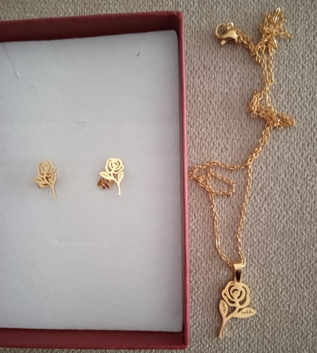 Colar e brincos  dourado