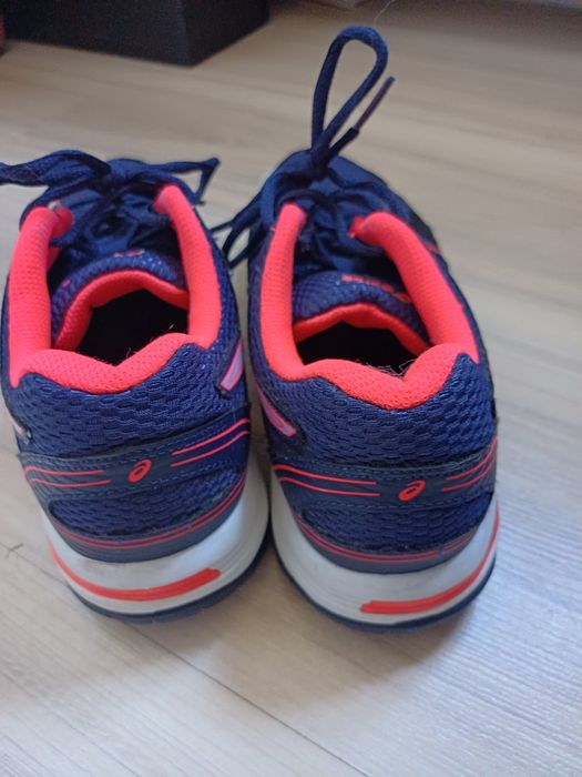 Buty halówki asics rozm.38