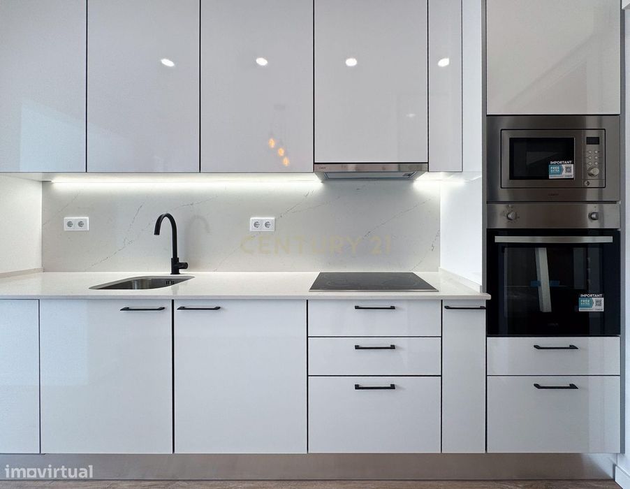 T1 Remodelado a Estrear na Parede | Cozinha Equipada | Excelente Local
