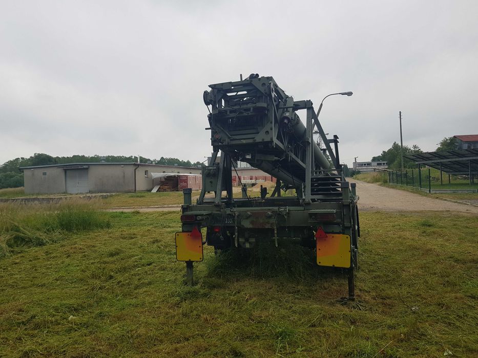 Wojskowy maszt antenowy - wys. 25m (Internet bezprzewodowy/radiowy)