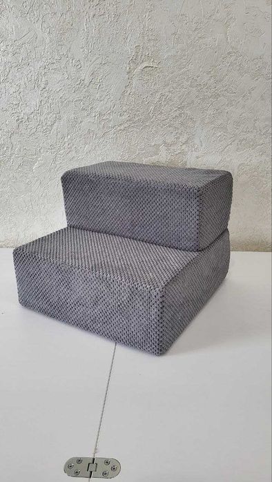 Нові сходи для собак виготовлені з щільного поролону