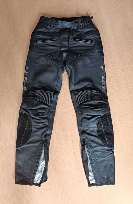 Calça motard em pele marca Buffalo em excelente condição