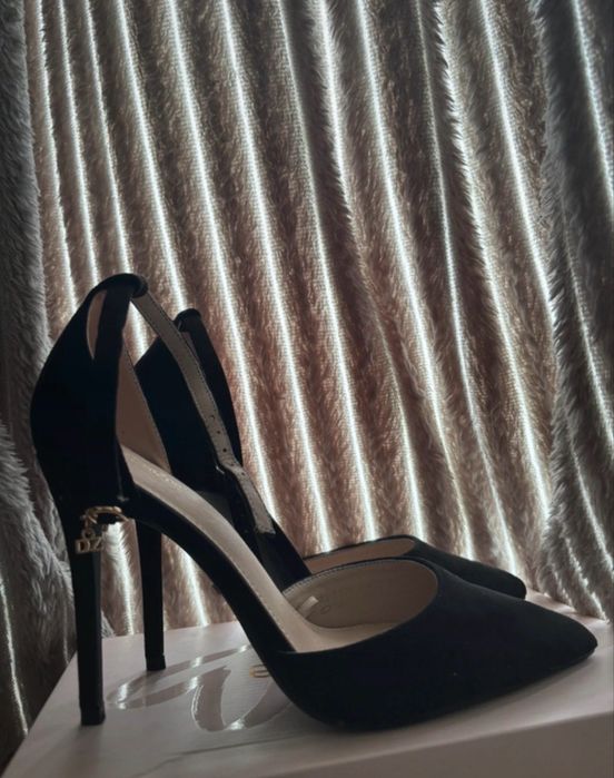 NOWE zamszowe buty na szpilce