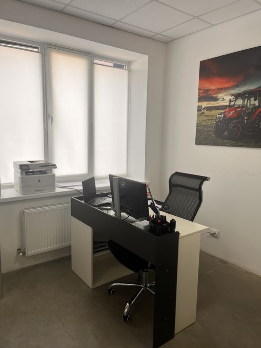 Офісні приміщення на Парковій 3а, перша лінія.