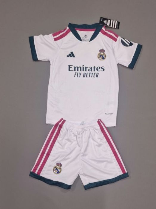 Kit de calção e camisola de Real Madrid