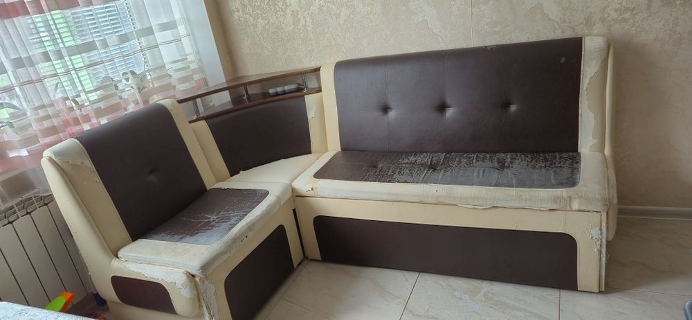 Диван під реставрацію
