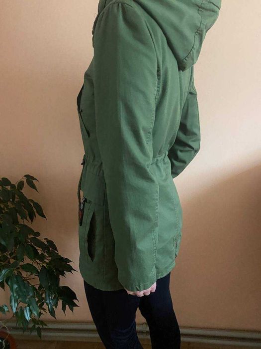 Куртка демісезонна оливкова зелена