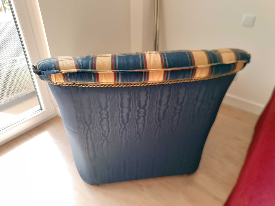 Sofá cama (3 lugares) + 2 sofás individuais